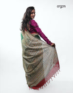 Load image into Gallery viewer, Elegant Green Cotton Slub Saree with Intricate Printed Pallu Design