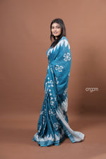 Load image into Gallery viewer, Elegant Blue Cotton Slub Saree with White Handcrafted Batik Prints