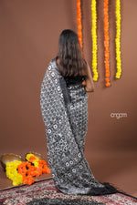 Load image into Gallery viewer, Stylish Black Cotton Slub Saree with Elegant Patterns and Border