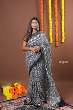 Load image into Gallery viewer, Stylish Black Cotton Slub Saree with Elegant Patterns and Border