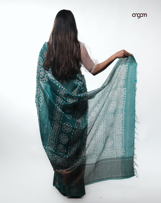 Elegant Green Kota Viscose Saree with Intricate White Woven Patterns