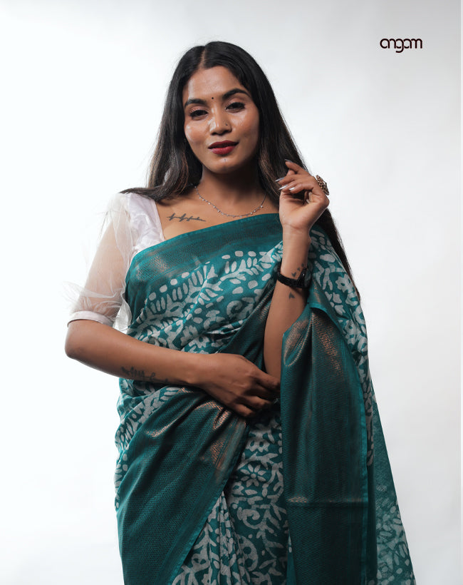 Elegant Green Kota Viscose Saree with Intricate White Woven Patterns