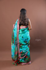 Load image into Gallery viewer, Stunning Green Linen Digital Print Saree with Contrasting Border
