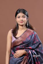 Load image into Gallery viewer, Stylish Munga Digital Print Saree with Elegant Floral Designs
