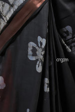 Load image into Gallery viewer, Elegant Black Cotton Slub Saree with Floral Print and Border
