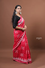 Load image into Gallery viewer, Vibrant Pink Cotton Slub Saree with Handcrafted White Batik Prints
