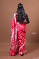 Load image into Gallery viewer, Vibrant Pink Cotton Slub Saree with Handcrafted White Batik Prints
