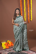 Load image into Gallery viewer, Elegant Green Cotton Slub Saree with Intricate Prints and Border
