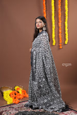 Load image into Gallery viewer, Stylish Black Cotton Slub Saree with Elegant Patterns and Border
