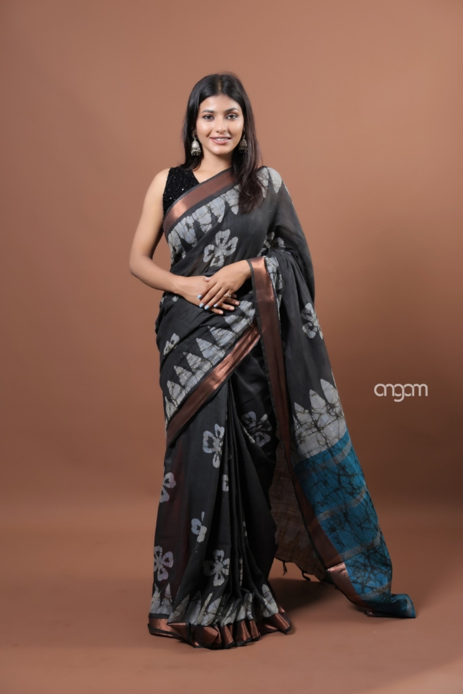 Black and off-white cotton slub saree