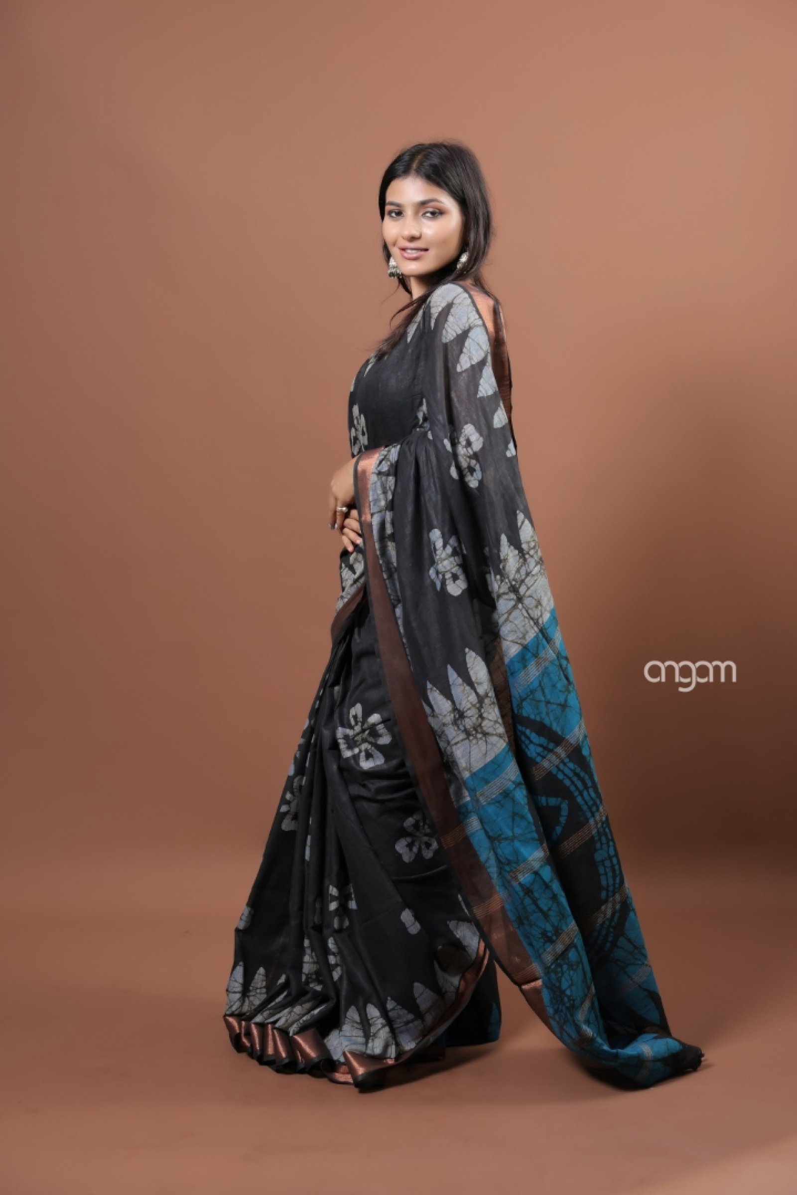 Black and off-white cotton slub saree